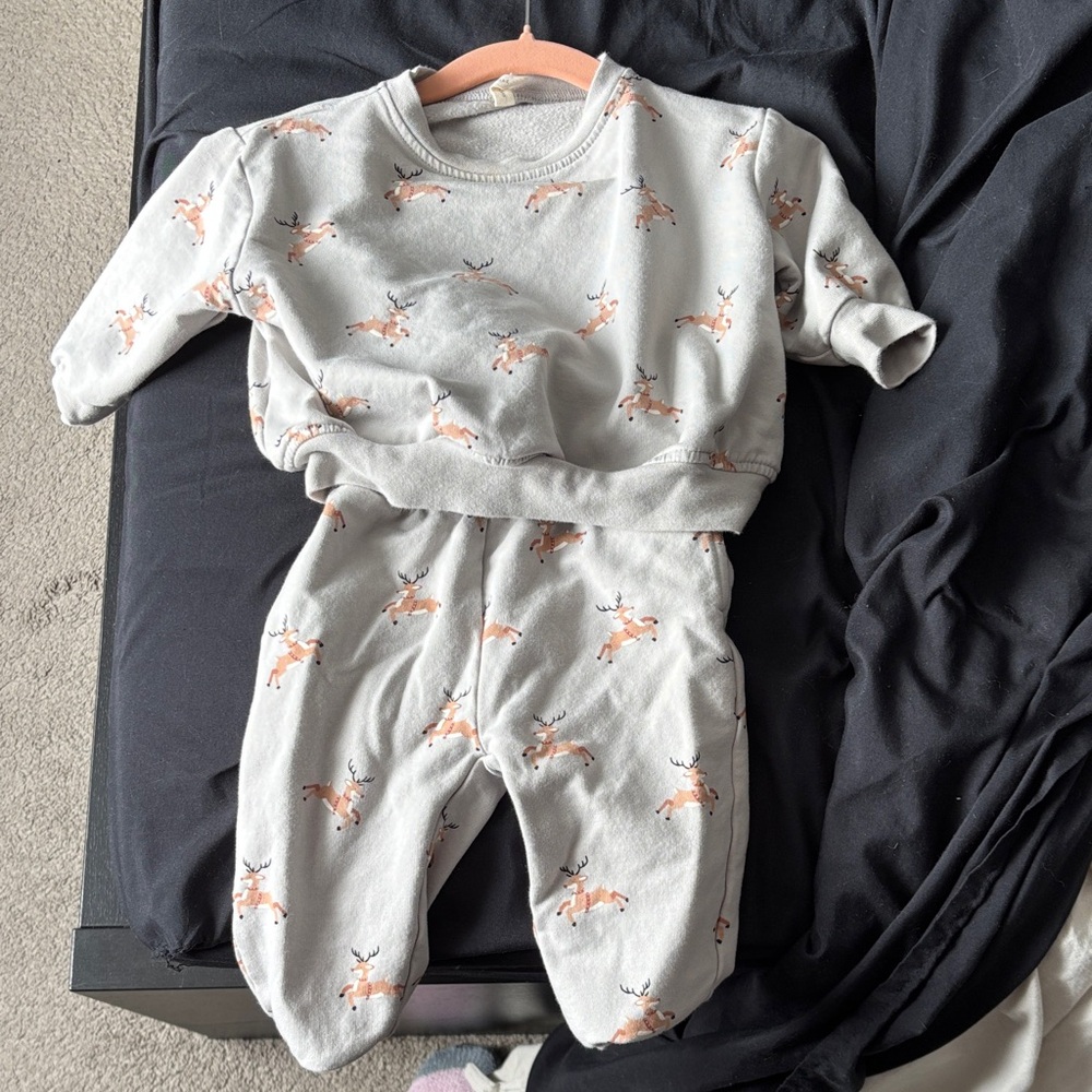 Quincy Mae 6-12 Month Reindeer Print Sweatshirt + Pants Set